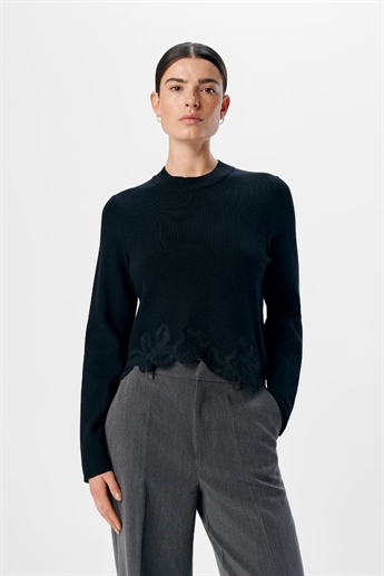 Embroidery knit pullover, Black